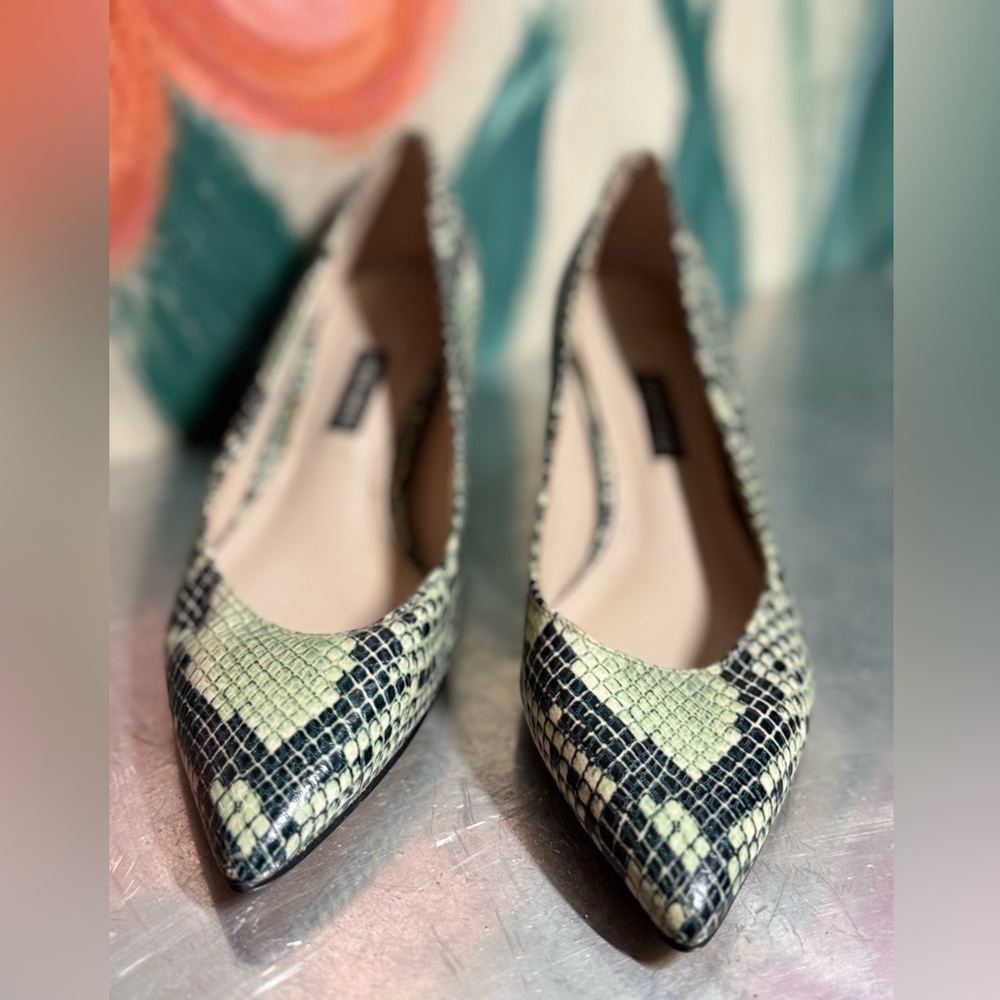 Nine West Black and Cream Snakeskin Heels